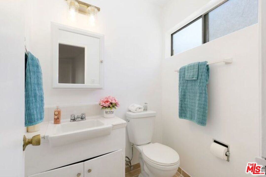 Santa Monica, California, 90405, United States, 14 Bedrooms Bedrooms, ,Residential,For Sale,2003073