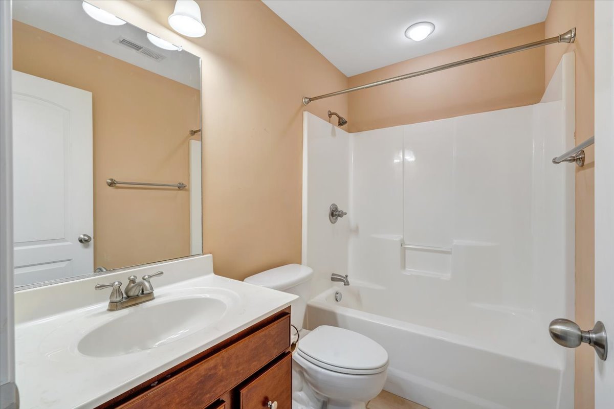 Huddleston, Virginia, 24104, United States, 4 Bedrooms Bedrooms, ,4 BathroomsBathrooms,Residential,For Sale,2048445