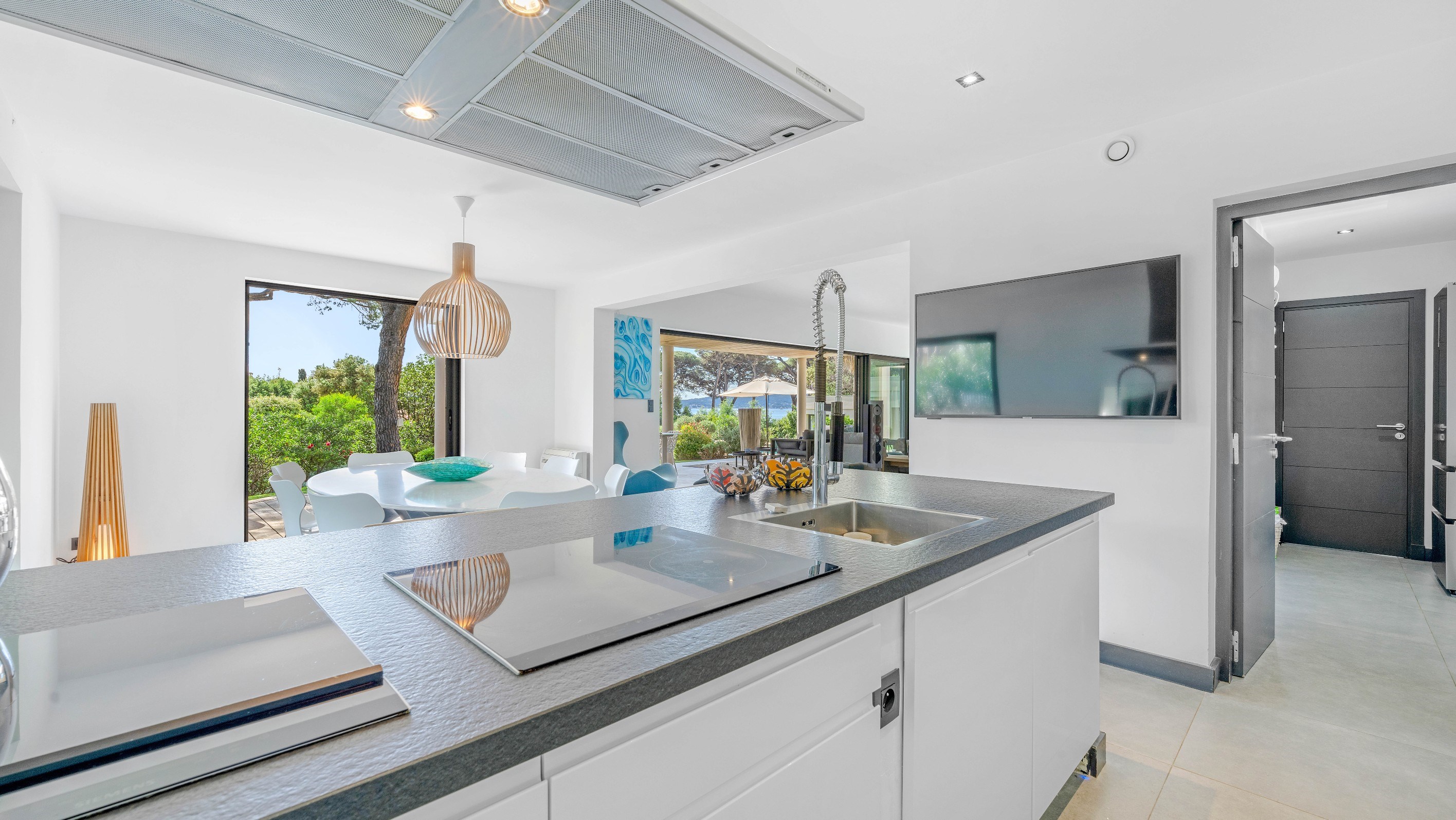  Sole agents - Contemporary villa for sale in Grimaud with sea view and pool - 物件實景