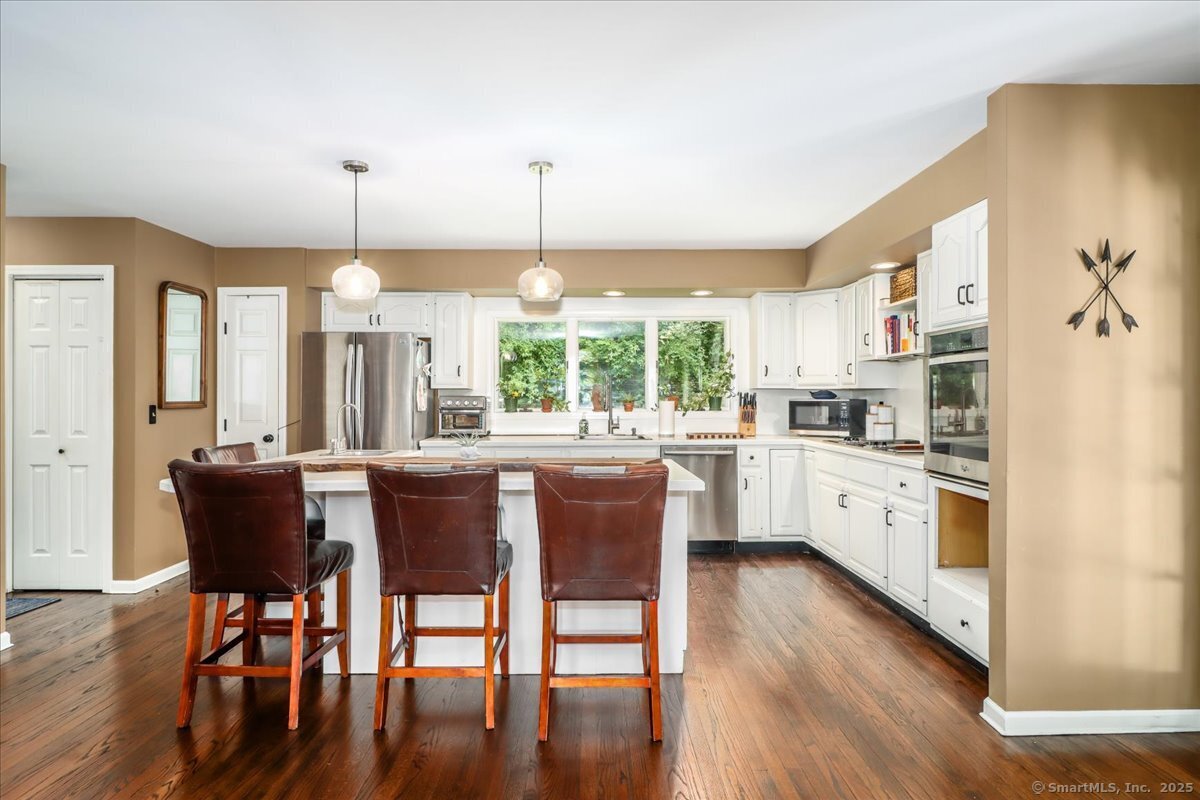 Oxford, Connecticut, 06478, United States, 3 Bedrooms Bedrooms, ,3 BathroomsBathrooms,Residential,For Sale,1916660