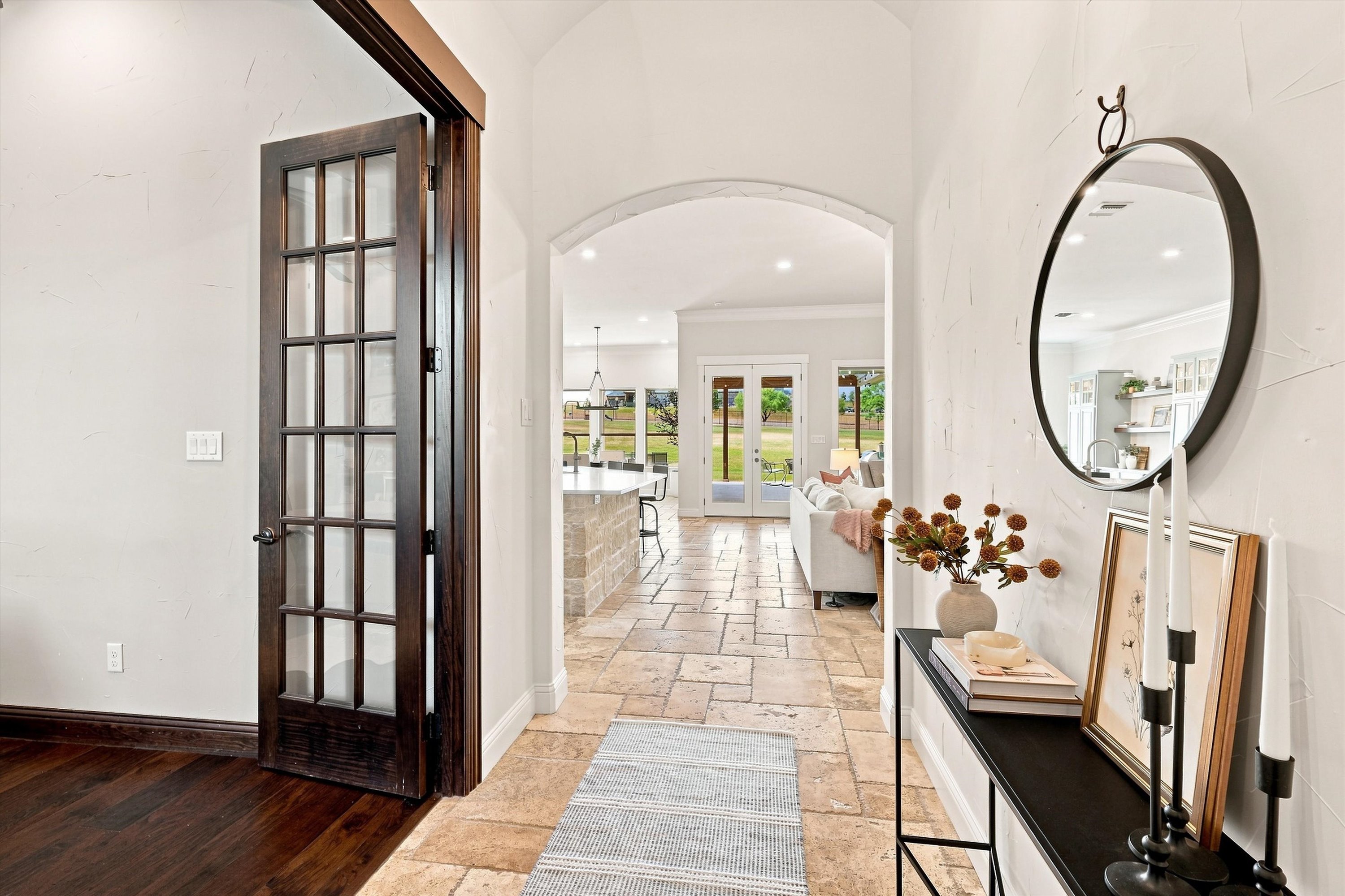  Timeless Style, Thoughtful Updates & One Acre to Enjoy - 物件實景