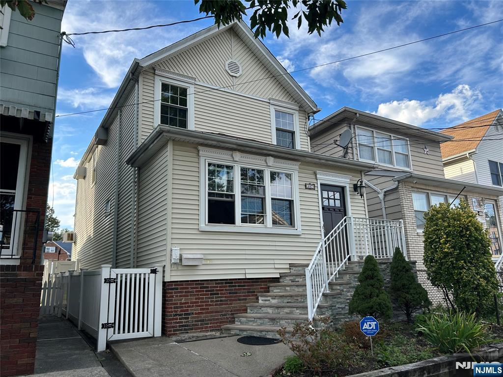 Kearny, New Jersey, 07032, United States, 3 Bedrooms Bedrooms, ,2 BathroomsBathrooms,Residential,For Sale,1927539