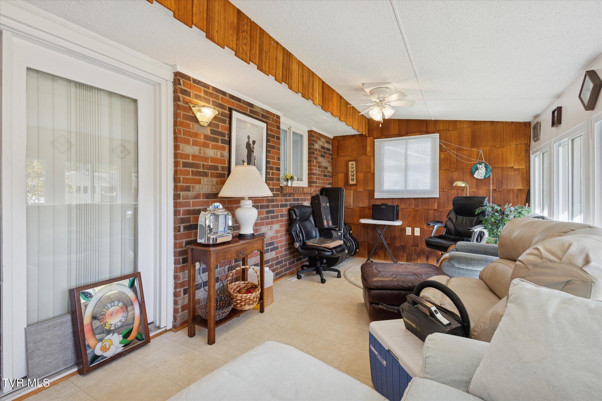 Johnson City, Tennessee, 37604, United States, 4 Bedrooms Bedrooms, ,3 BathroomsBathrooms,Residential,For Sale,1978550