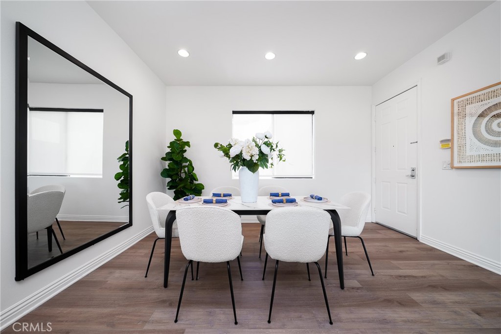 Glendale, California, 91205, United States, 2 Bedrooms Bedrooms, ,2 BathroomsBathrooms,Residential,For Sale,1950855