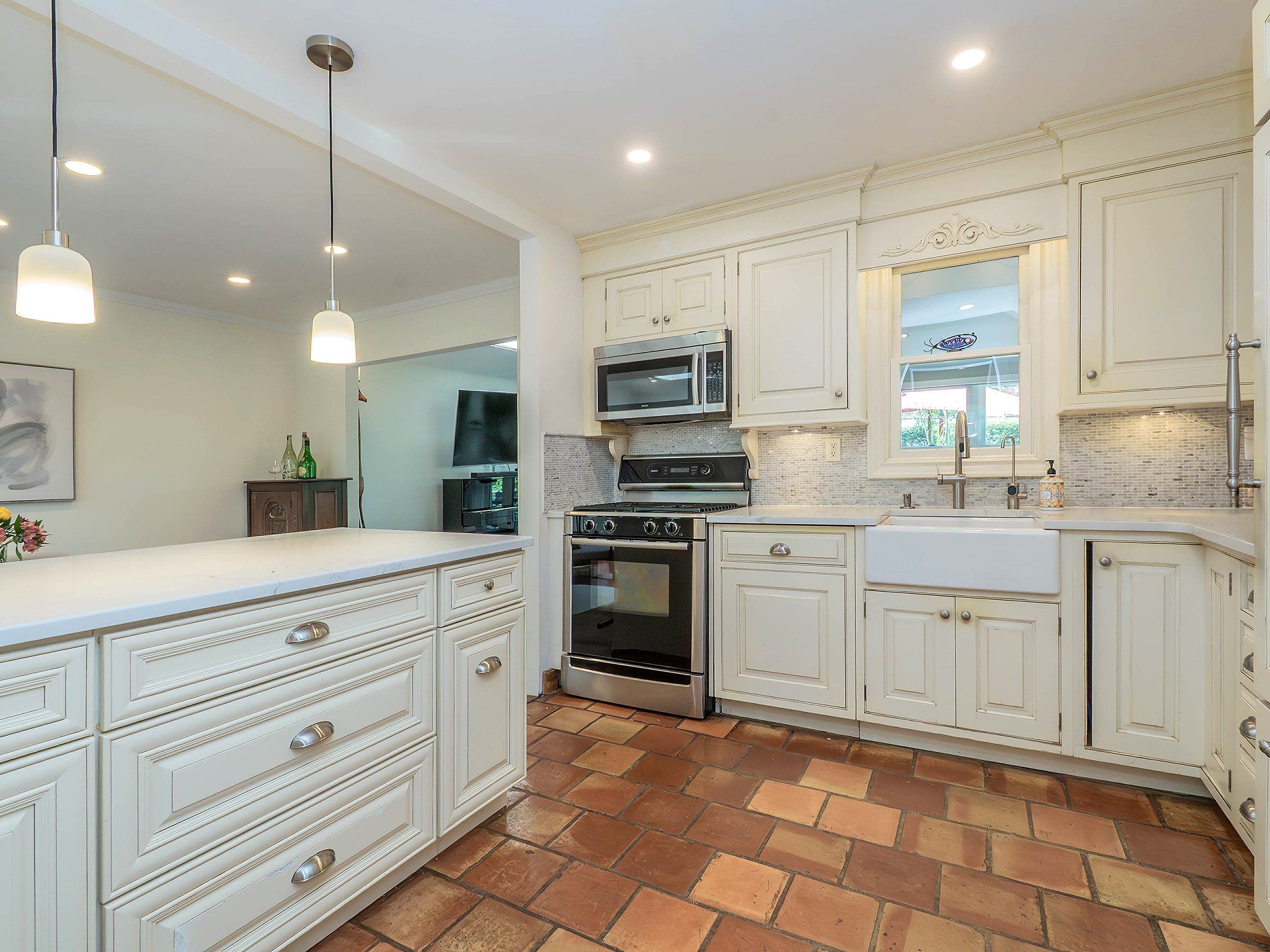  25 Andover Road, Port Washington, NY, 11050 - 物件實景