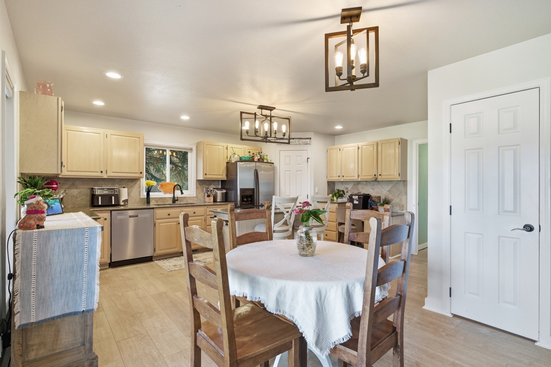  611 Ponder Point Dr - 物件實景