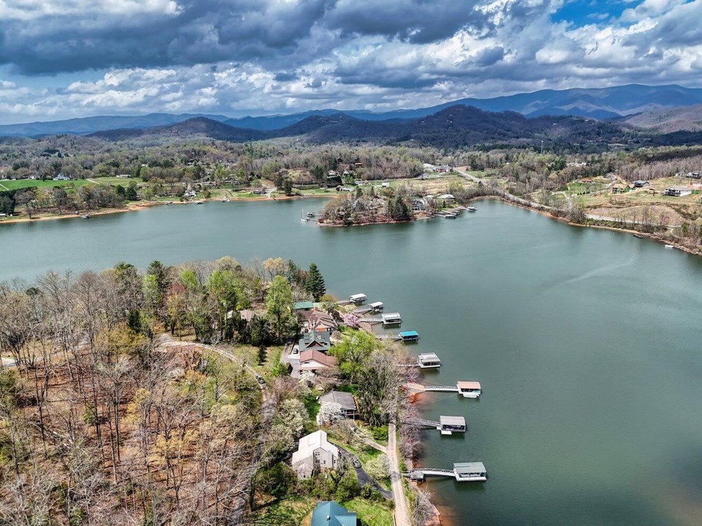Hayesville, North Carolina, 28904, United States, 3 Bedrooms Bedrooms, ,4 BathroomsBathrooms,Residential,For Sale,1758410
