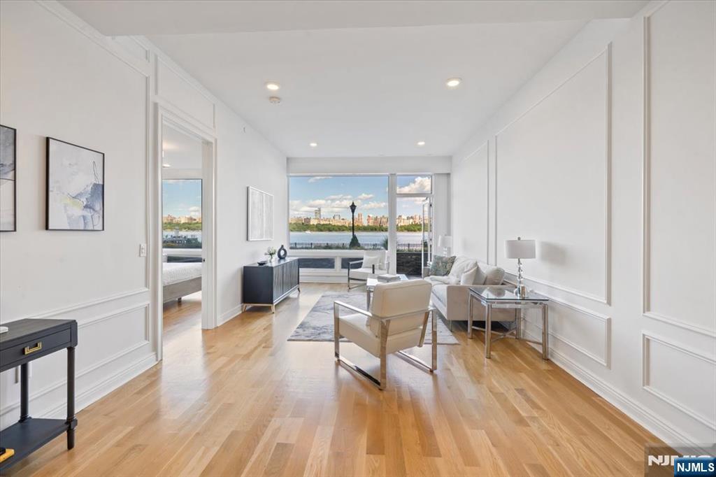 Edgewater, New Jersey, 07020, United States, 2 Bedrooms Bedrooms, ,2 BathroomsBathrooms,Residential,For Sale,1849063