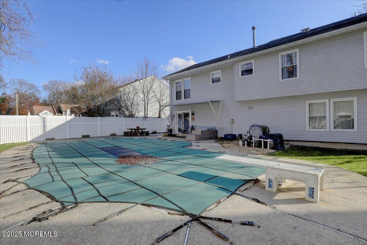 Howell, New Jersey, 07731, United States, 4 Bedrooms Bedrooms, ,3 BathroomsBathrooms,Residential,For Sale,2005606