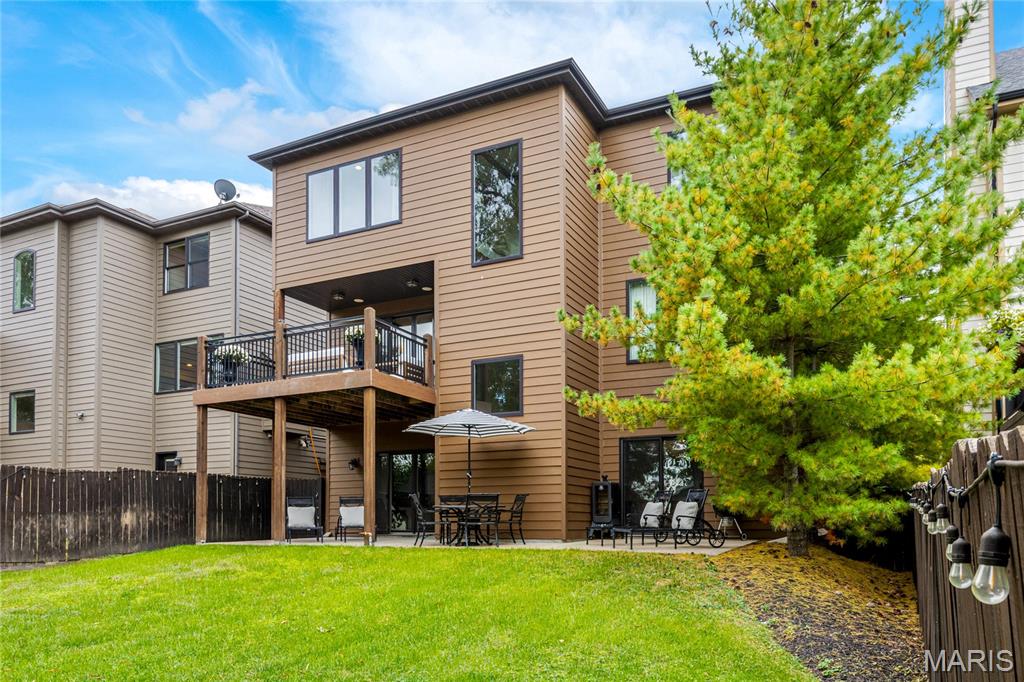 University City, Missouri, 63105, United States, 4 Bedrooms Bedrooms, ,5 BathroomsBathrooms,Residential,For Sale,1989585