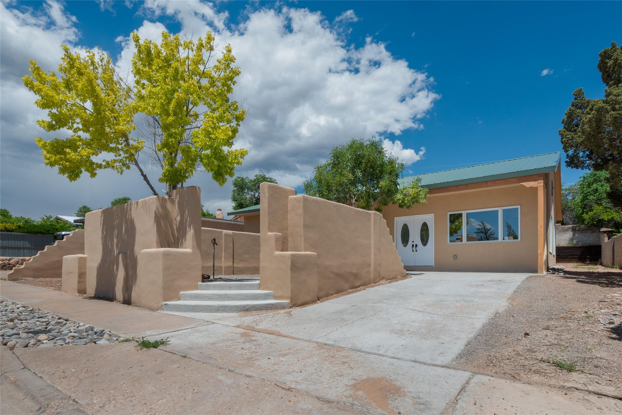 Santa Fe, New Mexico, 87507, United States, 3 Bedrooms Bedrooms, ,2 BathroomsBathrooms,Residential,For Sale,1877407