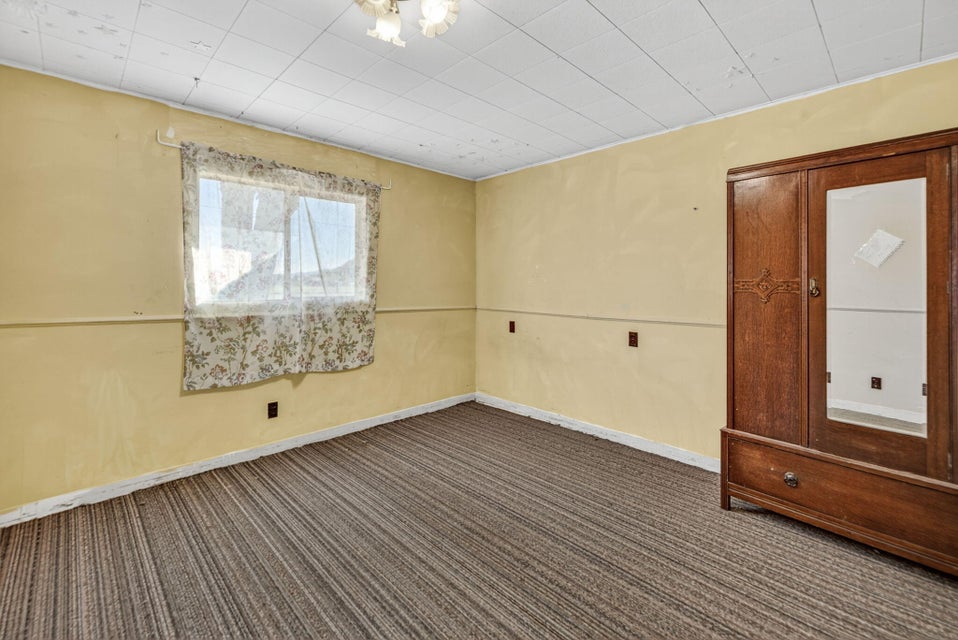 Prineville, Oregon, 97754, United States, 3 Bedrooms Bedrooms, ,1 BathroomBathrooms,Residential,For Sale,1971194