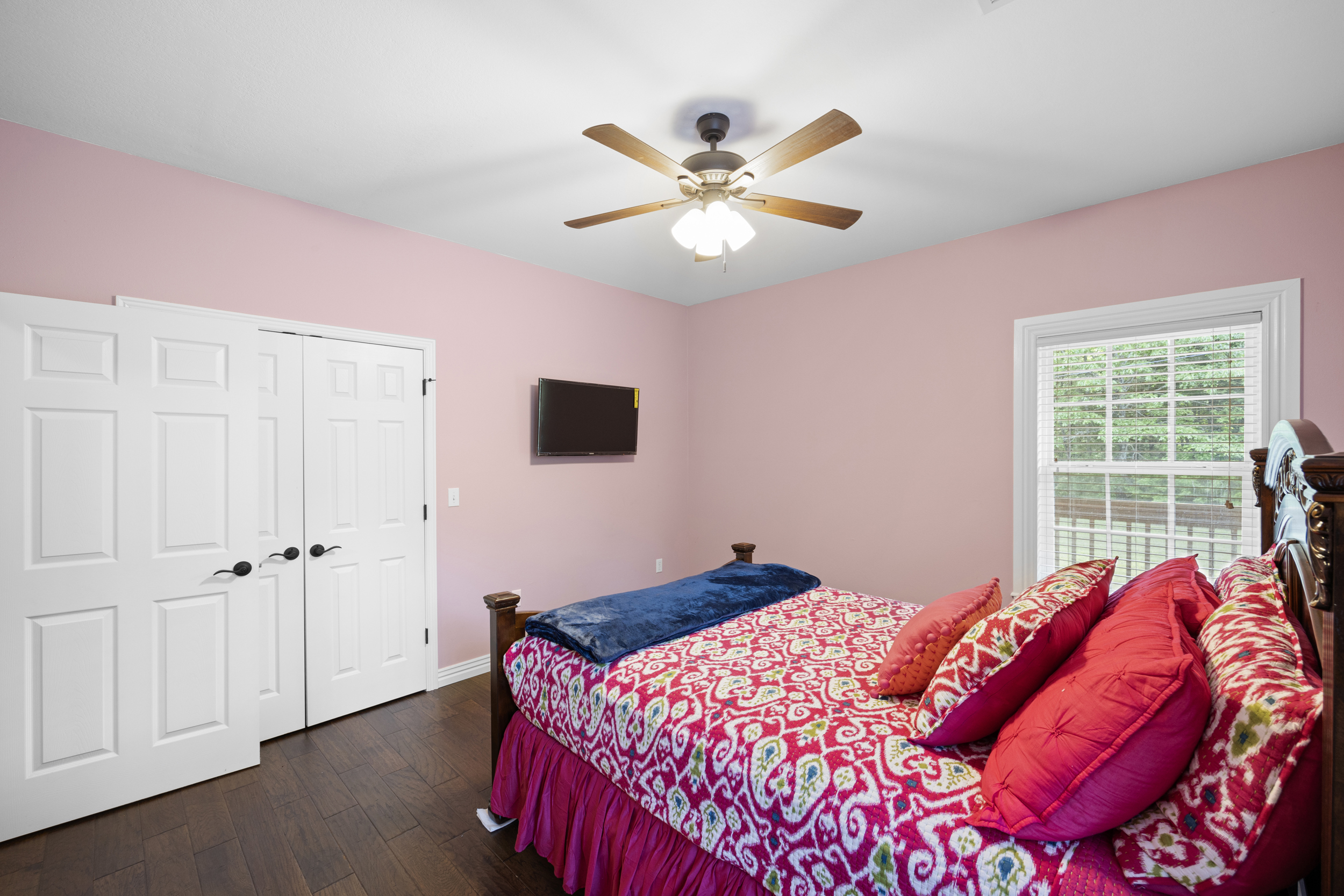 Pettigrew, Arkansas, 72752, United States, 5 Bedrooms Bedrooms, ,4 BathroomsBathrooms,Residential,For Sale,1826540