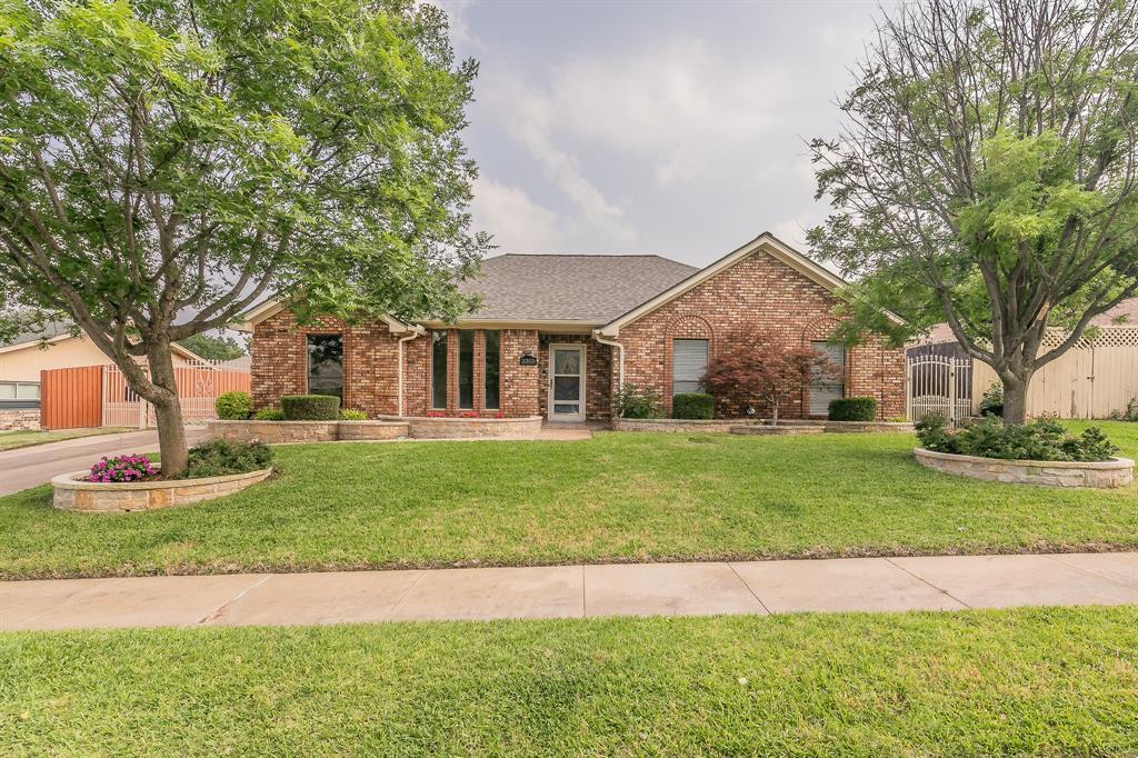 Bedford, Texas, 76021, United States, 3 Bedrooms Bedrooms, ,2 BathroomsBathrooms,Residential,For Sale,1942706