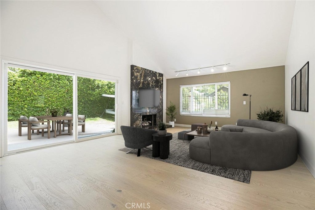 Glendale, California, 91206, United States, 4 Bedrooms Bedrooms, ,3 BathroomsBathrooms,Residential,For Sale,1940917