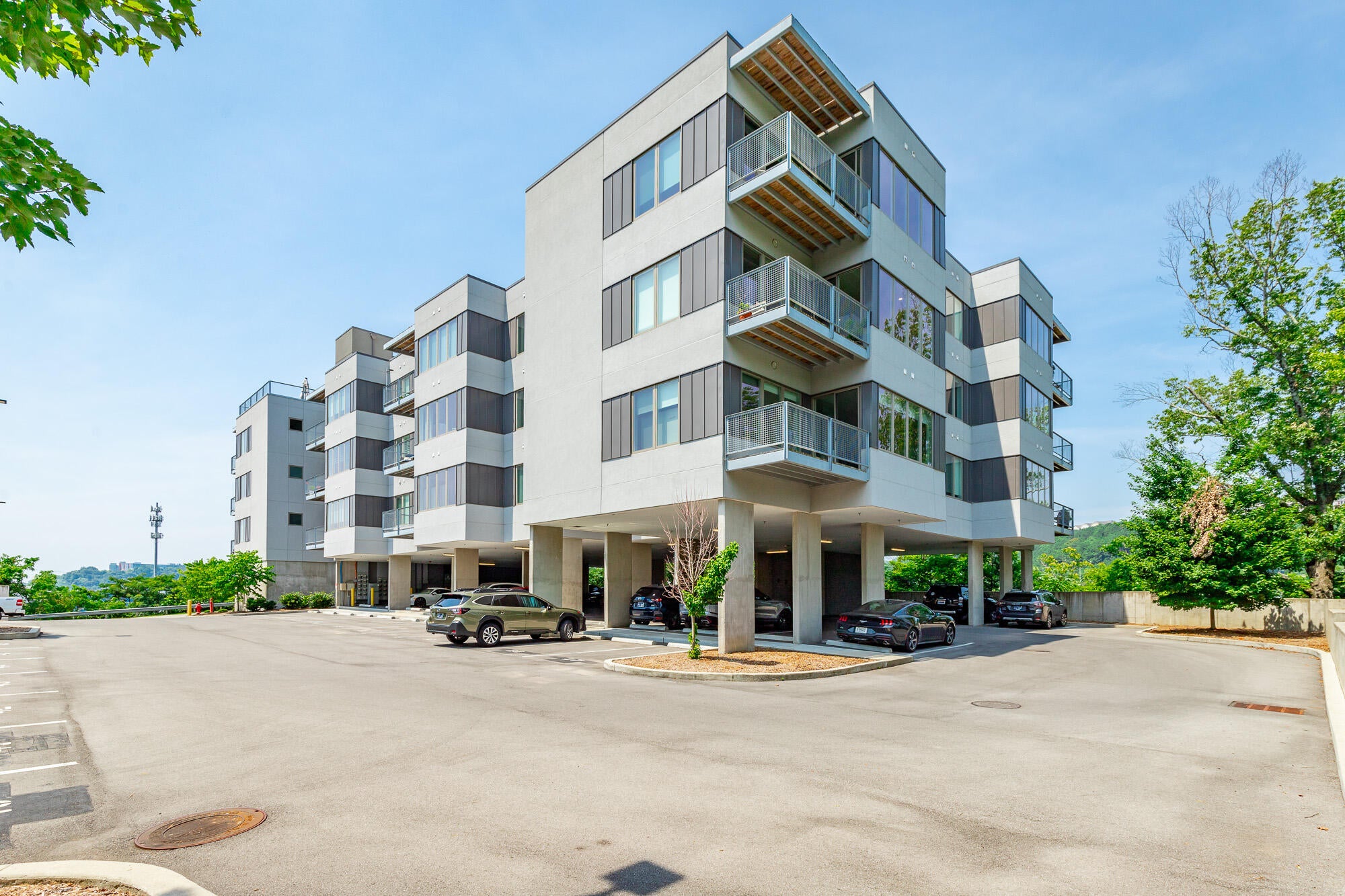 Chattanooga, Tennessee, 37405, United States, 2 Bedrooms Bedrooms, ,2 BathroomsBathrooms,Residential,For Sale,1875132