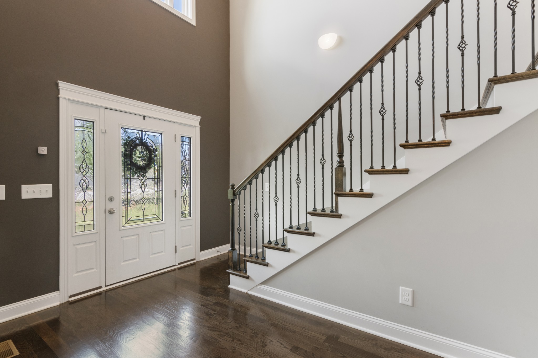 Clarksville, Tennessee, 37043, United States, 5 Bedrooms Bedrooms, ,4 BathroomsBathrooms,Residential,For Sale,1975936