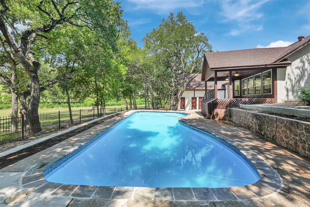 200 Silverleaf Drive, Fort Worth, Texas, 76112, United States, 5 Bedrooms Bedrooms, ,6 BathroomsBathrooms,Residential,For Sale,200 Silverleaf Drive,1618780