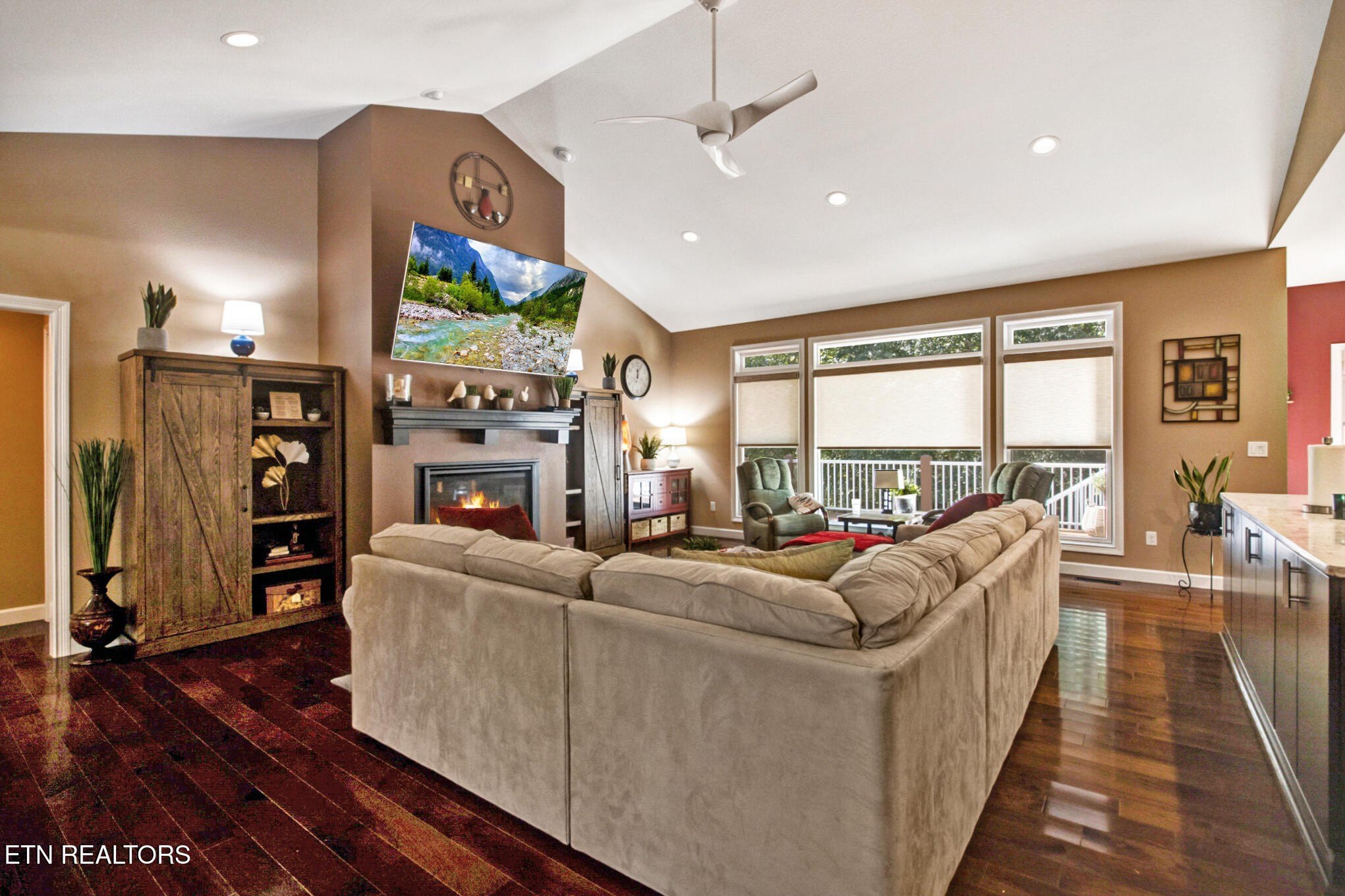 Crossville, Tennessee, 38558, United States, 3 Bedrooms Bedrooms, ,3 BathroomsBathrooms,Residential,For Sale,1927794