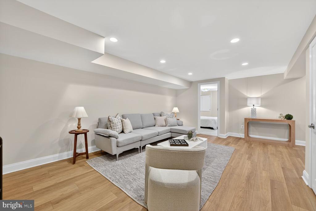 Arlington, Virginia, 22213, United States, 5 Bedrooms Bedrooms, ,5 BathroomsBathrooms,Residential,For Sale,1982488