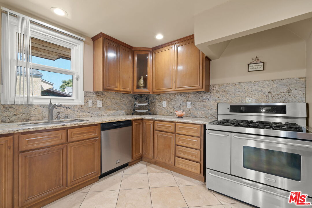 Inglewood, California, 90301, United States, 4 Bedrooms Bedrooms, ,3 BathroomsBathrooms,Residential,For Sale,1993545