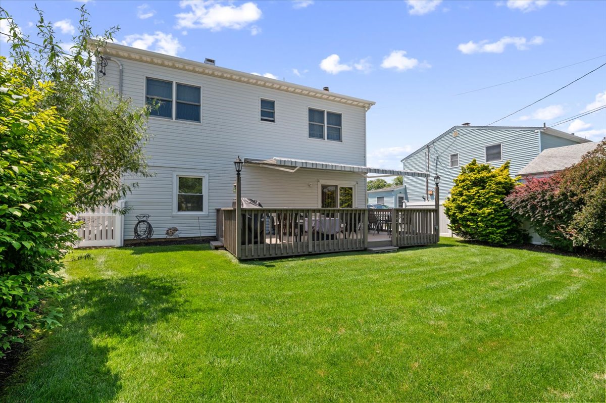 Levittown, New York, 11756, United States, 5 Bedrooms Bedrooms, ,2 BathroomsBathrooms,Residential,For Sale,1920496
