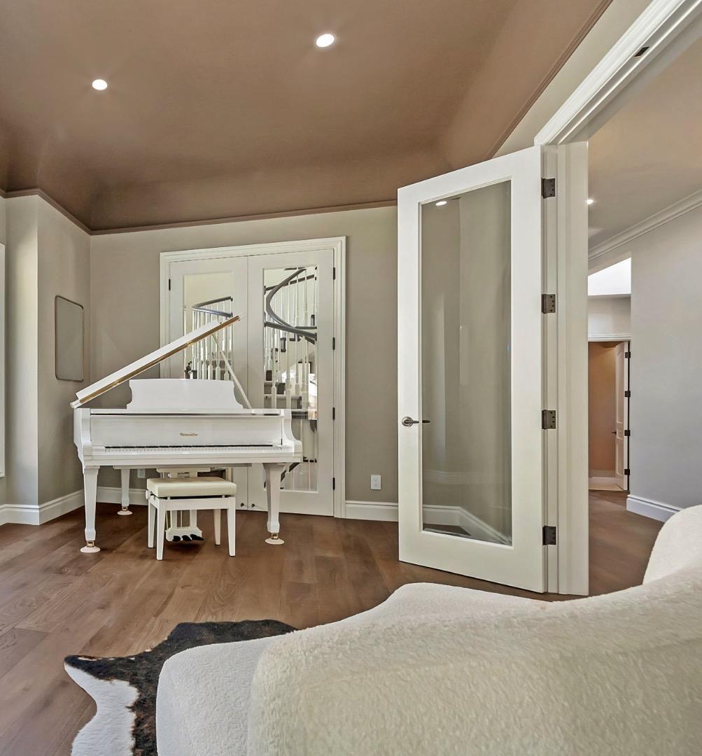 Los Gatos, California, 95032, United States, 8 Bedrooms Bedrooms, ,11 BathroomsBathrooms,Residential,For Sale,1855941