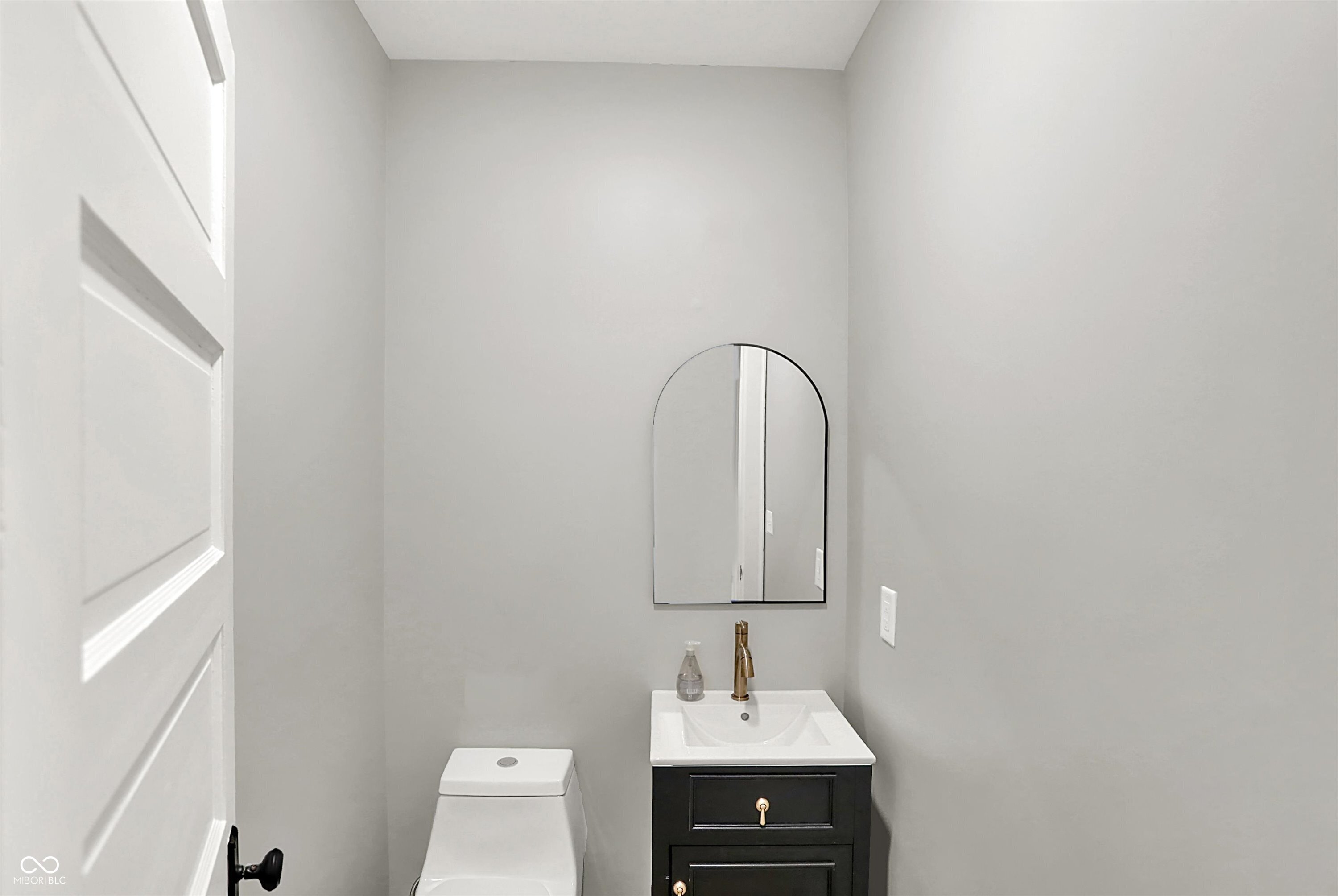 Indianapolis, Indiana, 46205, United States, 3 Bedrooms Bedrooms, ,3 BathroomsBathrooms,Residential,For Sale,1982816