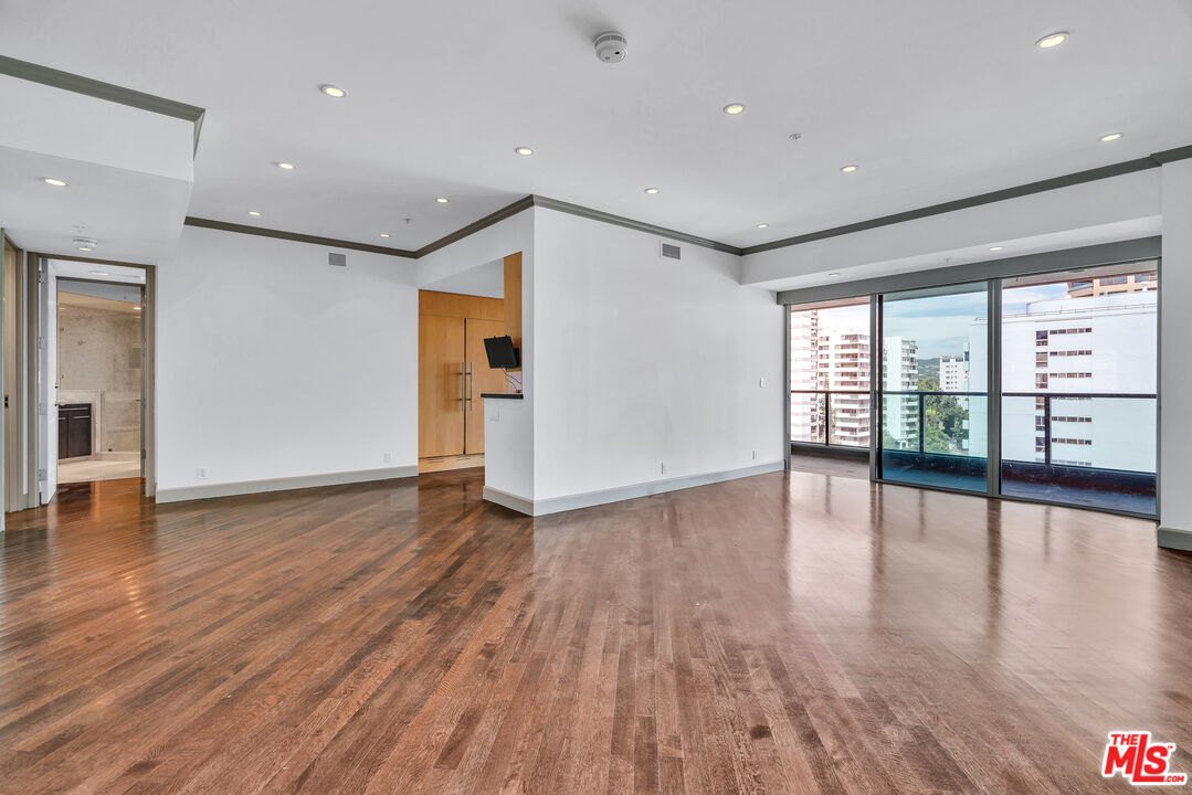 Los Angeles, California, 90024, United States, 2 Bedrooms Bedrooms, ,3 BathroomsBathrooms,Residential,For Sale,1932813