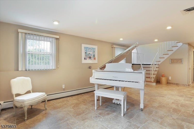 Fairfield Twp., New Jersey, 07004, United States, 3 Bedrooms Bedrooms, ,3 BathroomsBathrooms,Residential,For Sale,1923518