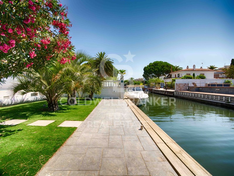 Girona, Empuriabrava, Cap Ras - Creus - Falconera, Empuriabrava, Catalonia, ES, 3 Bedrooms Bedrooms, ,2 BathroomsBathrooms,Residential,For Sale,Girona, Empuriabrava, Cap Ras - Creus - Falconera,1448905