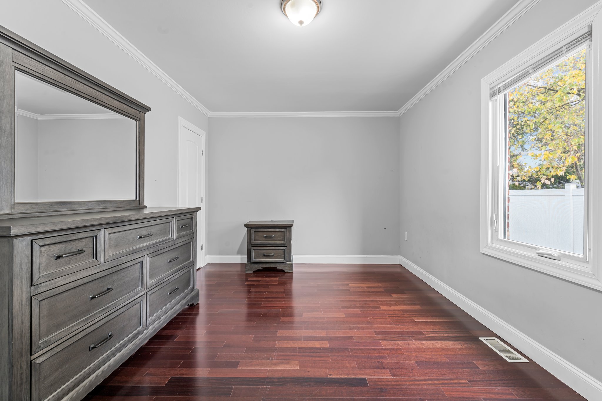 Valley Stream, New York, 11580, United States, 4 Bedrooms Bedrooms, ,3 BathroomsBathrooms,Residential,For Sale,1935482