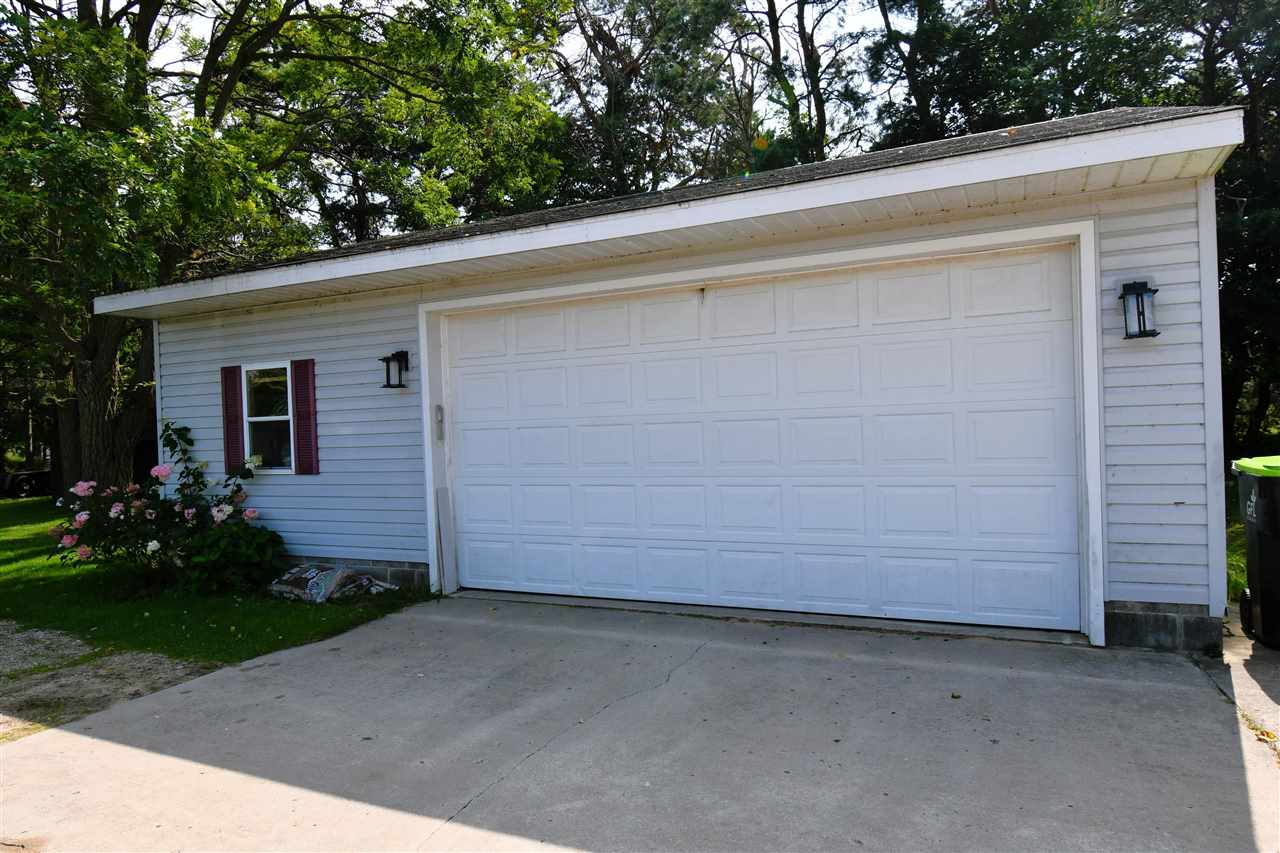 Charlevoix, Michigan, 49720, United States, 5 Bedrooms Bedrooms, ,5 BathroomsBathrooms,Residential,For Sale,1948614