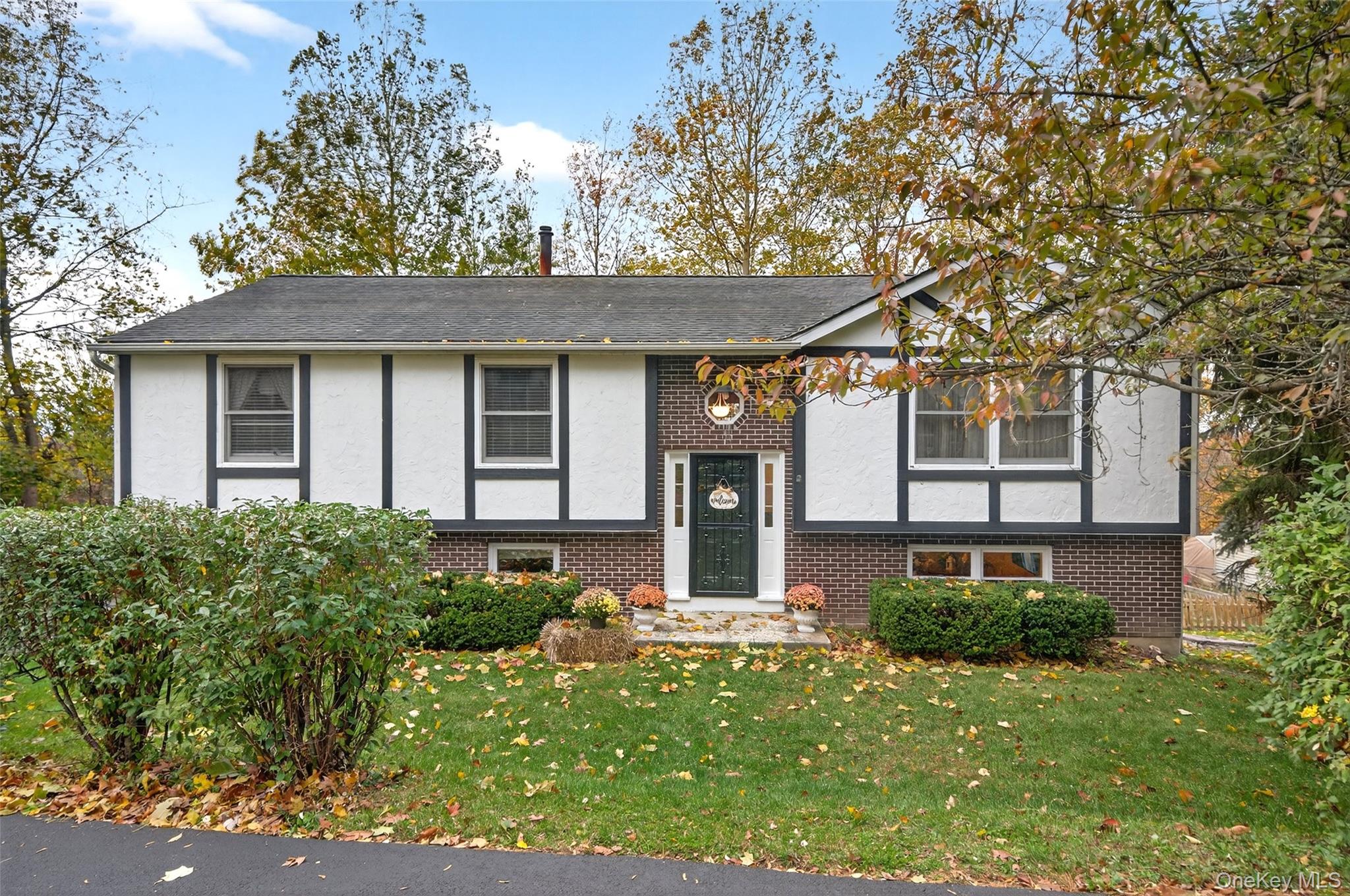 Wallkill, New York, 12589, United States, 4 Bedrooms Bedrooms, ,3 BathroomsBathrooms,Residential,For Sale,1989715