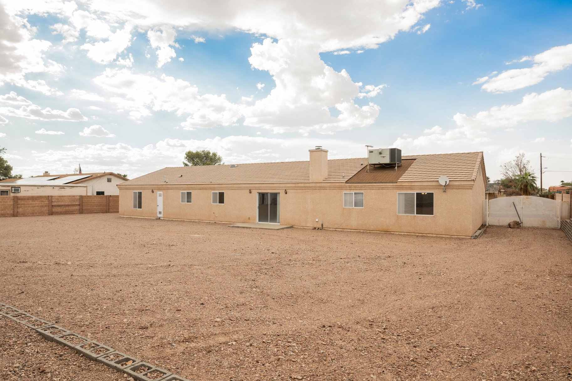  Rare Half Acre Opportunity in Henderson HOA, RV Hookups, Endless Potential - 物件實景