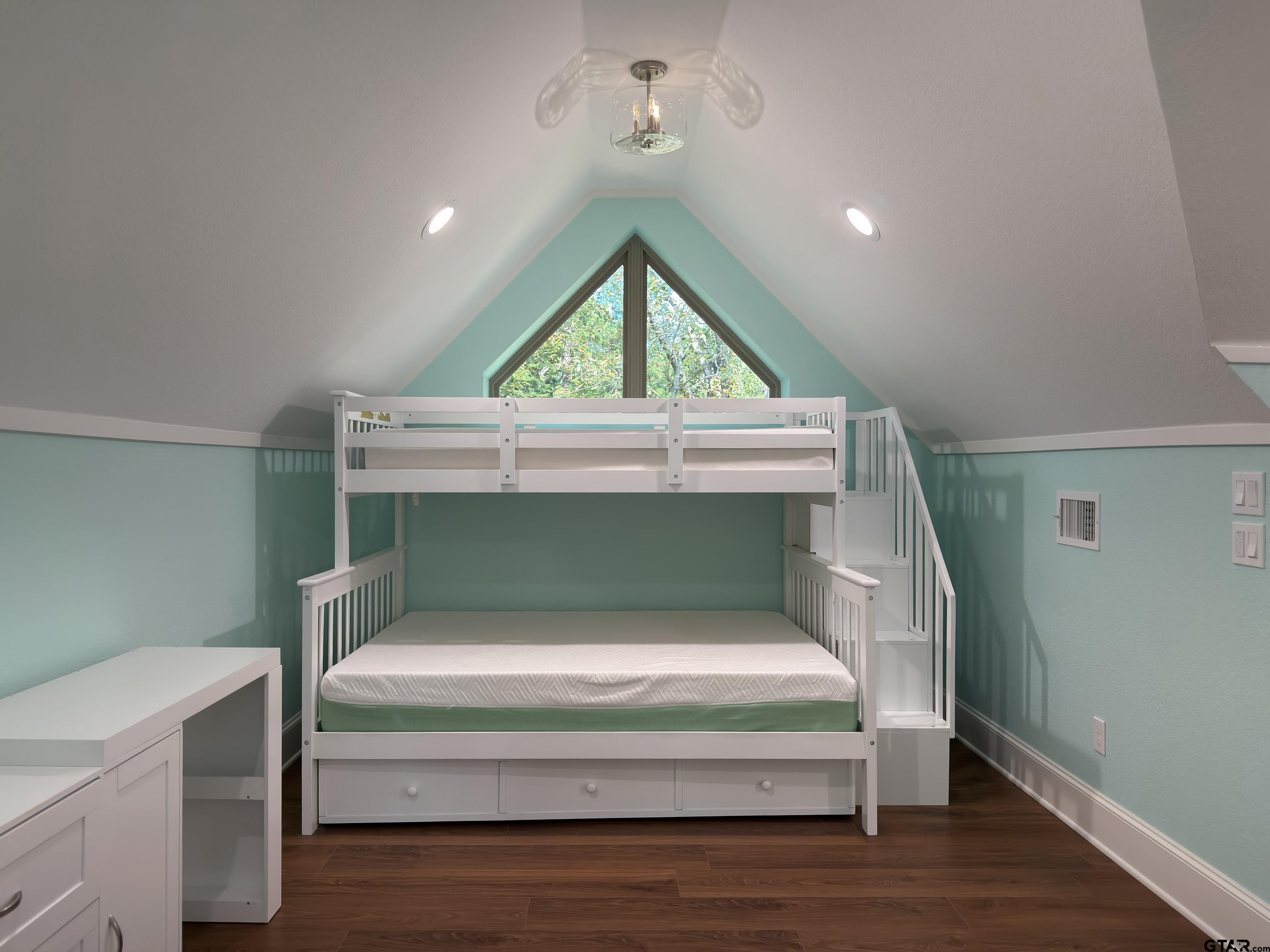 Tyler, Texas, 75703, United States, 4 Bedrooms Bedrooms, ,4 BathroomsBathrooms,Residential,For Sale,1970212