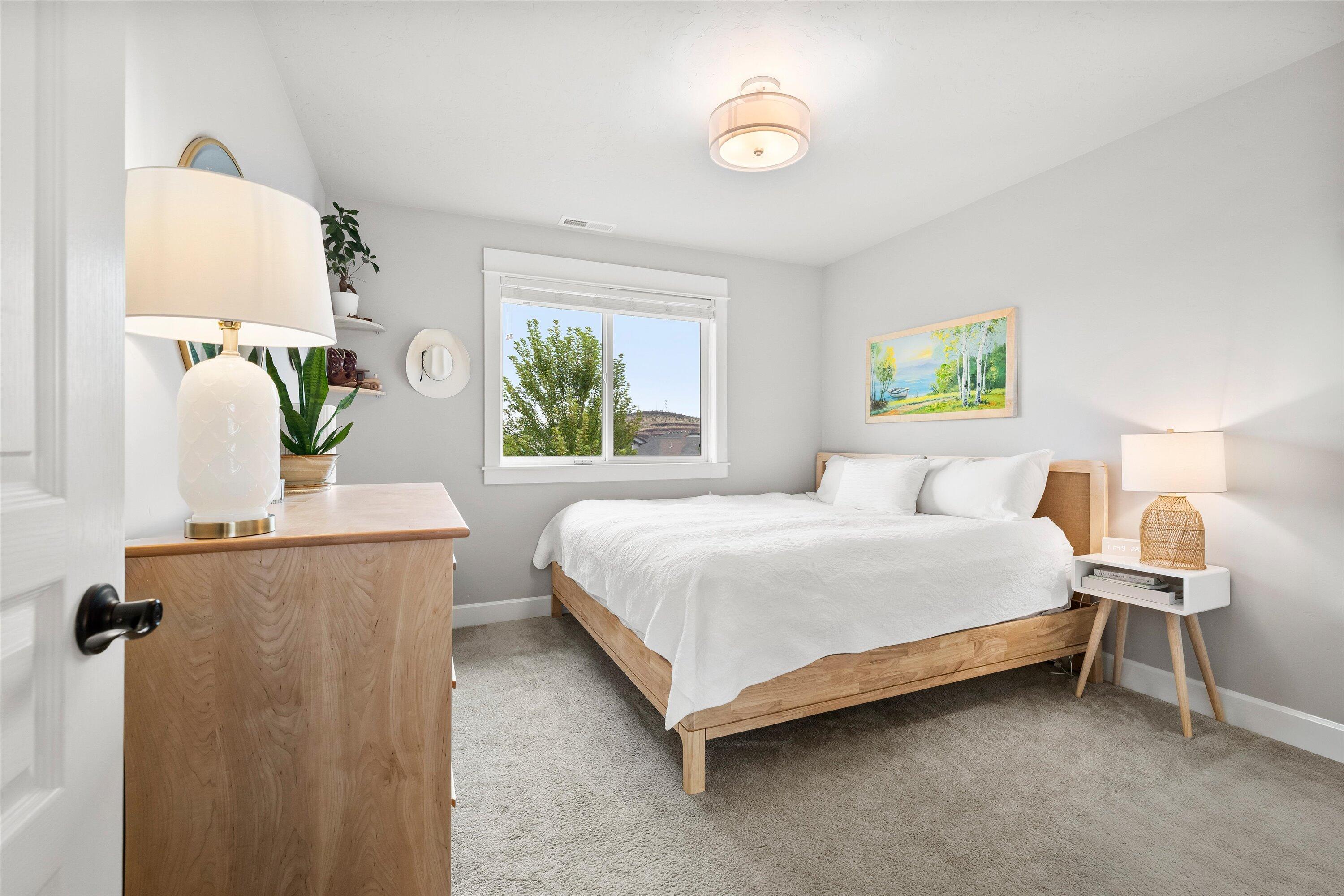 Redmond, Oregon, 97756, United States, 4 Bedrooms Bedrooms, ,3 BathroomsBathrooms,Residential,For Sale,1982797