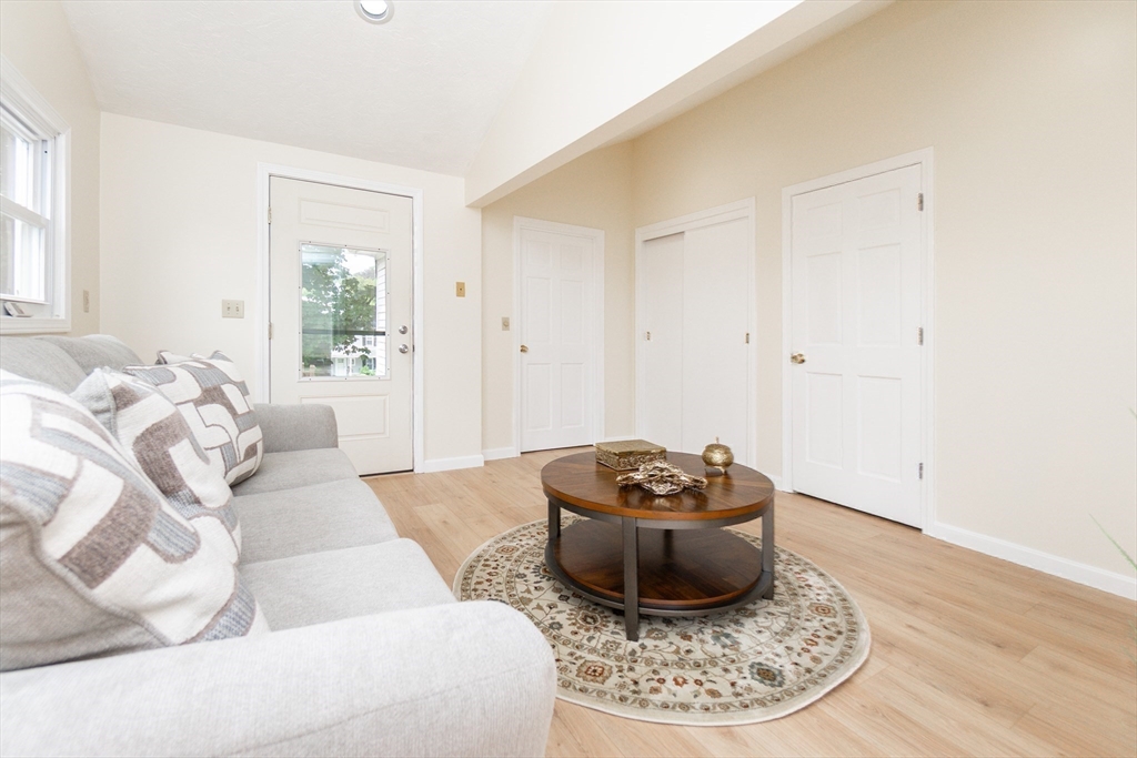 Wakefield, Massachusetts, 01880, United States, 4 Bedrooms Bedrooms, ,2 BathroomsBathrooms,Residential,For Sale,1976836