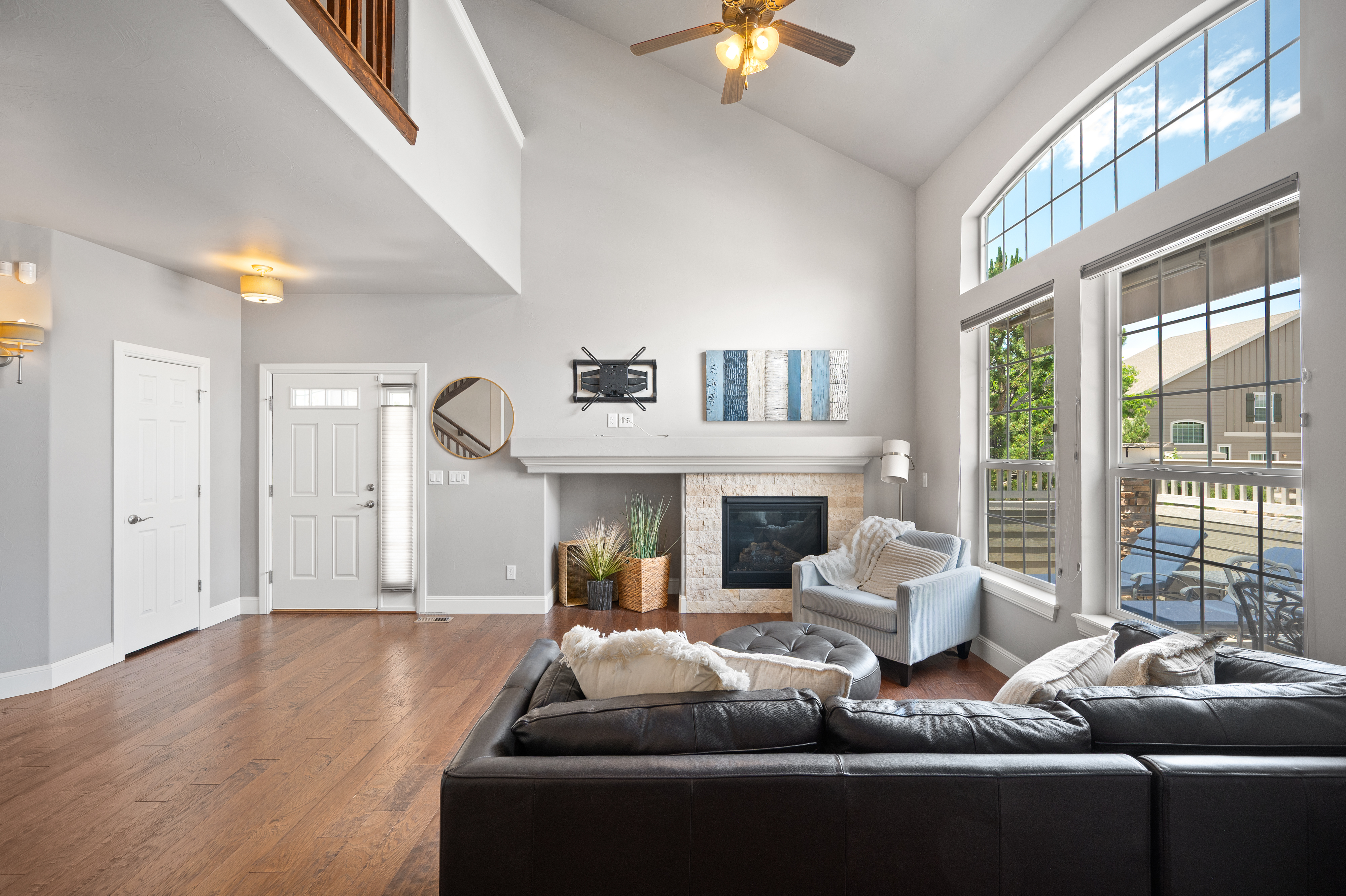  Pristine And Charming End Unit Townhome - 物件實景
