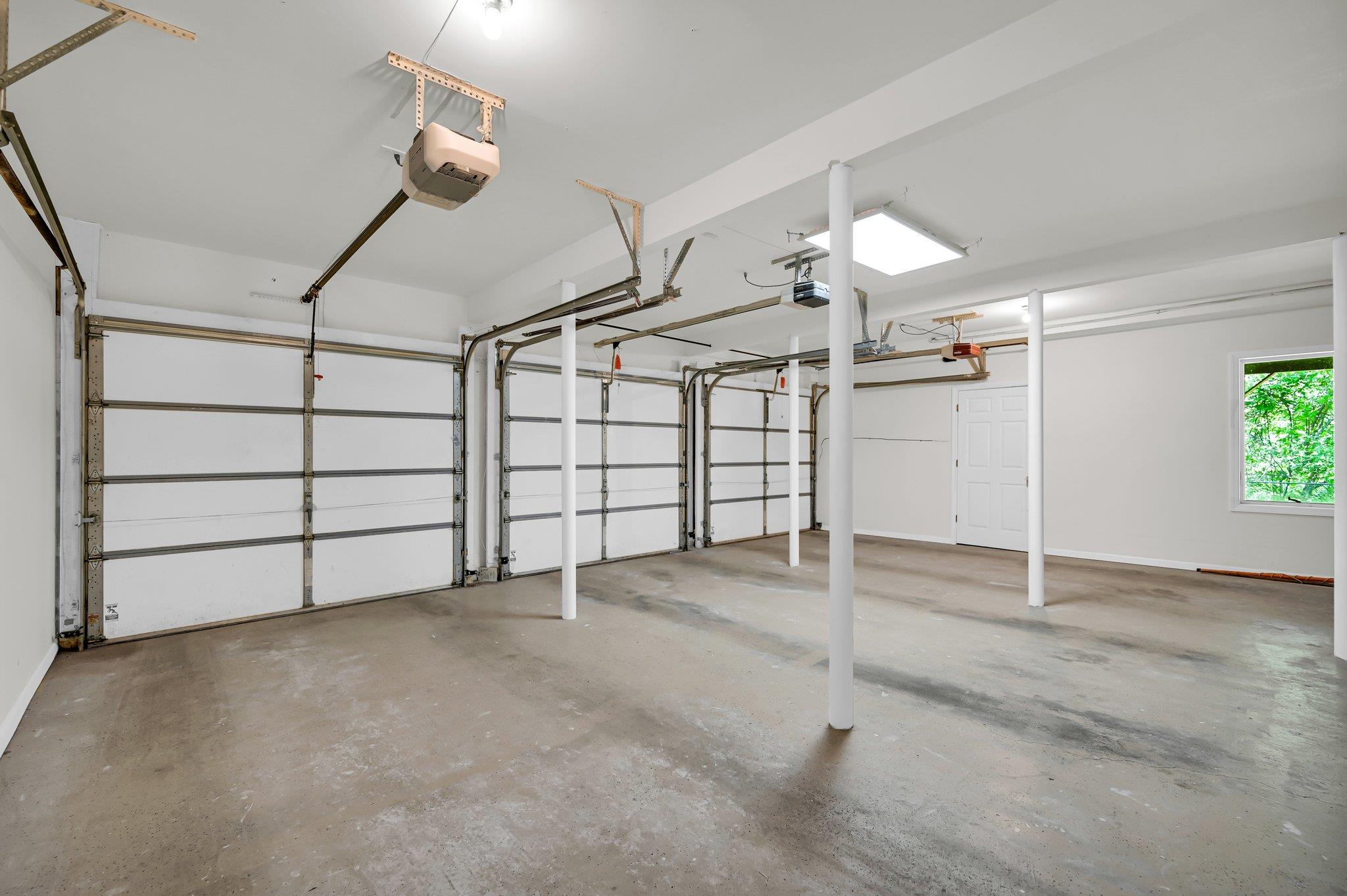 New City, New York, 10956, United States, 6 Bedrooms Bedrooms, ,4 BathroomsBathrooms,Residential,For Sale,1830143