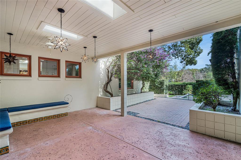 Orlando, Florida, 32806, United States, 3 Bedrooms Bedrooms, ,4 BathroomsBathrooms,Residential,For Sale,1927434