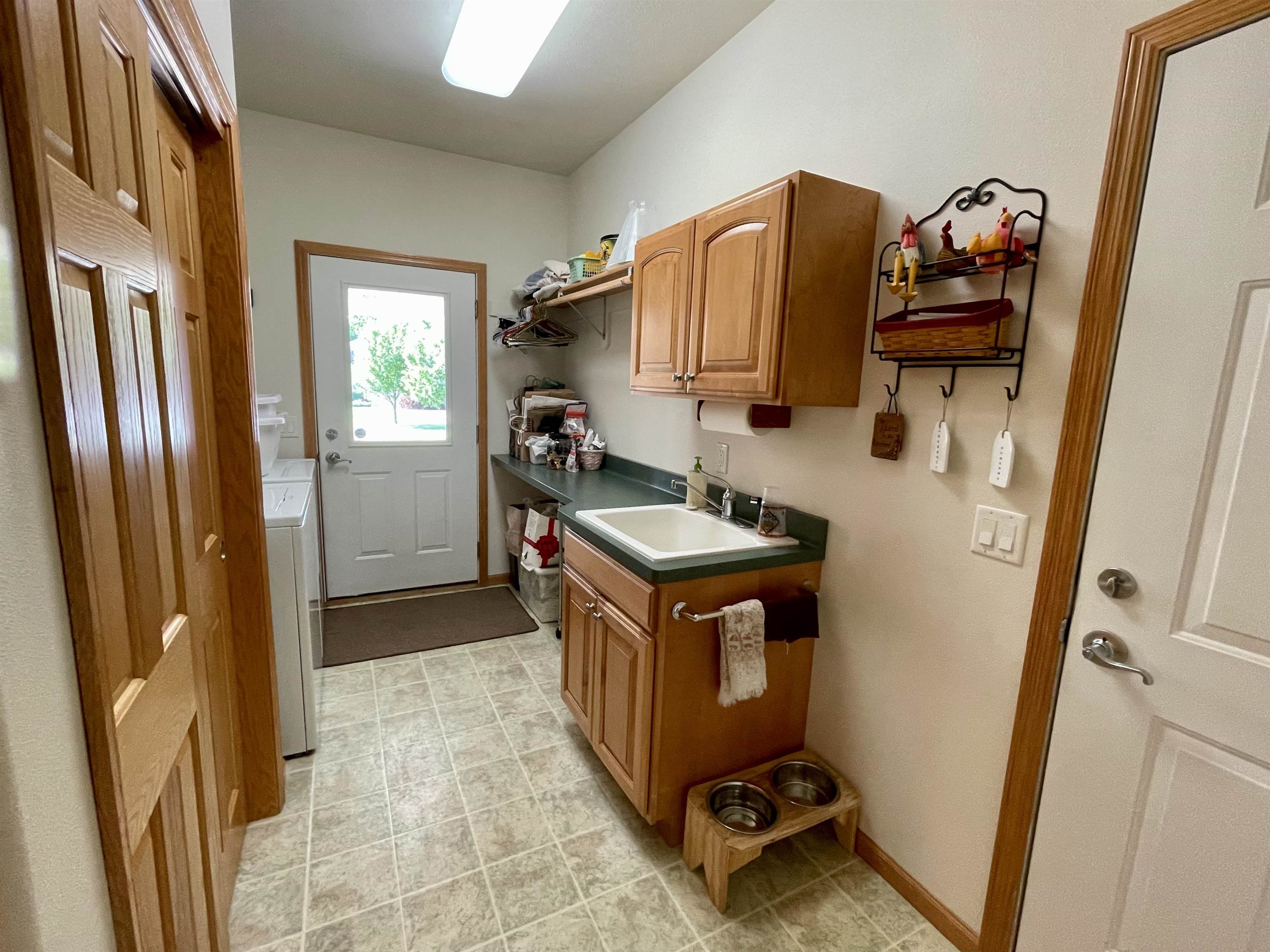 Janesville, Wisconsin, 53545, United States, 5 Bedrooms Bedrooms, ,4 BathroomsBathrooms,Residential,For Sale,1921861
