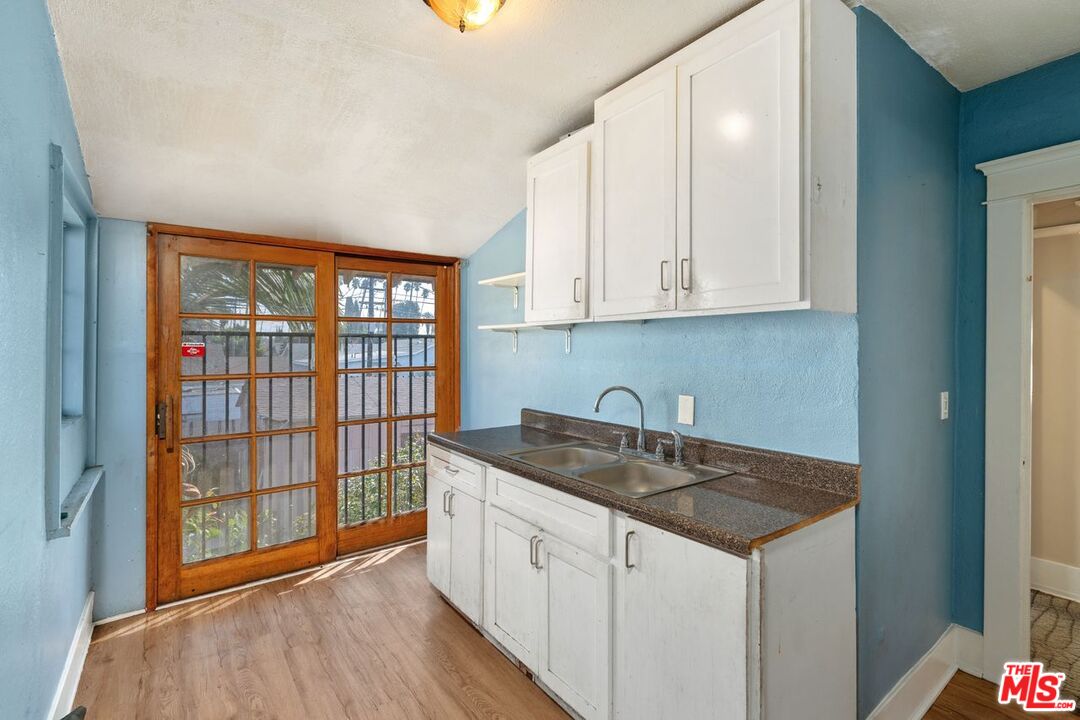 Los Angeles, California, 90043, United States, 3 Bedrooms Bedrooms, ,3 BathroomsBathrooms,Residential,For Sale,1818072