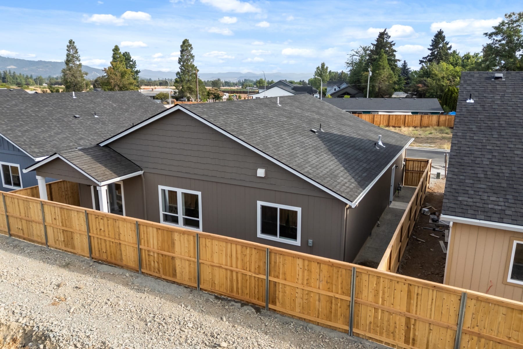  2217 Piazza Drive Medford, OR 97501 - 物件實景