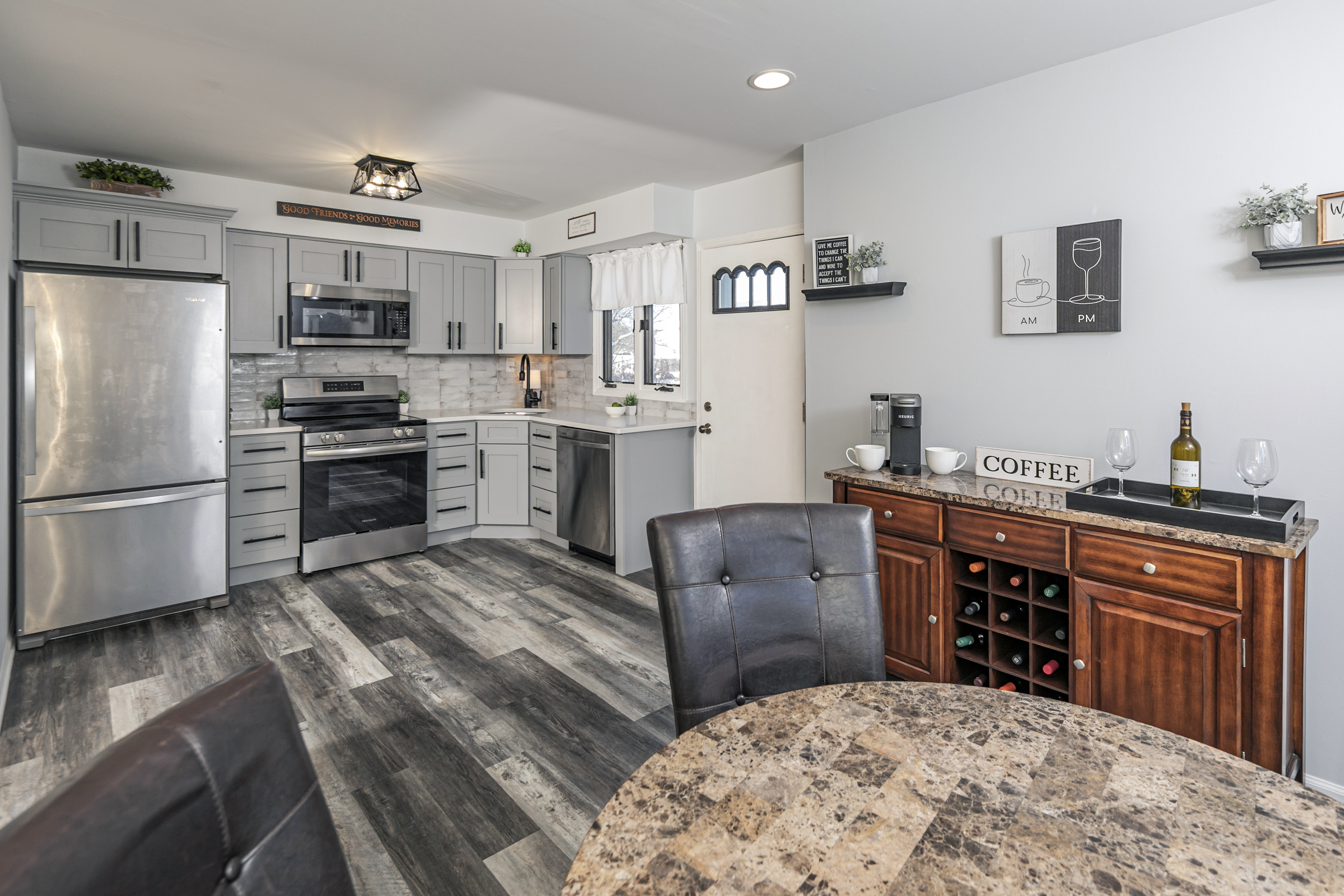  Williamsburg Square Townhouse with New Kitchen, Floors & Bath - 物件實景