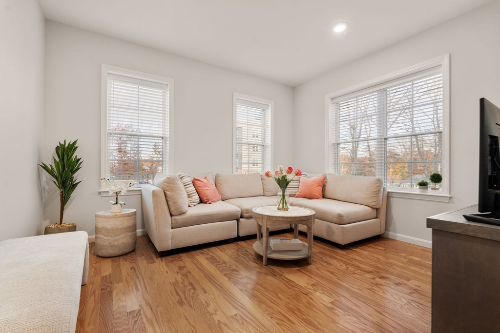 Canton, Massachusetts, 02021, United States, 2 Bedrooms Bedrooms, ,2 BathroomsBathrooms,Residential,For Sale,1992805