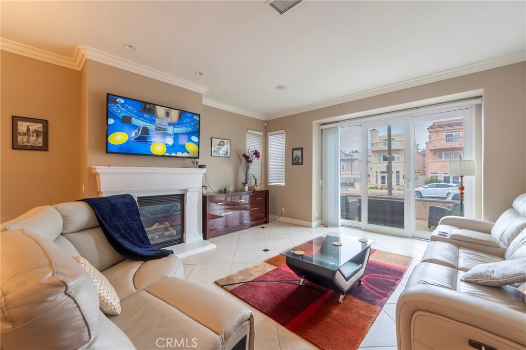 Huntington Beach, California, 92648, United States, 3 Bedrooms Bedrooms, ,4 BathroomsBathrooms,Residential,For Sale,1897780