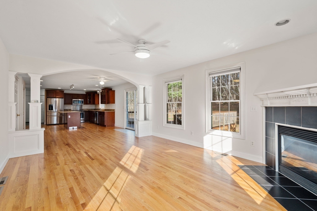 Westfield, Massachusetts, 01085, United States, 4 Bedrooms Bedrooms, ,3 BathroomsBathrooms,Residential,For Sale,1998160