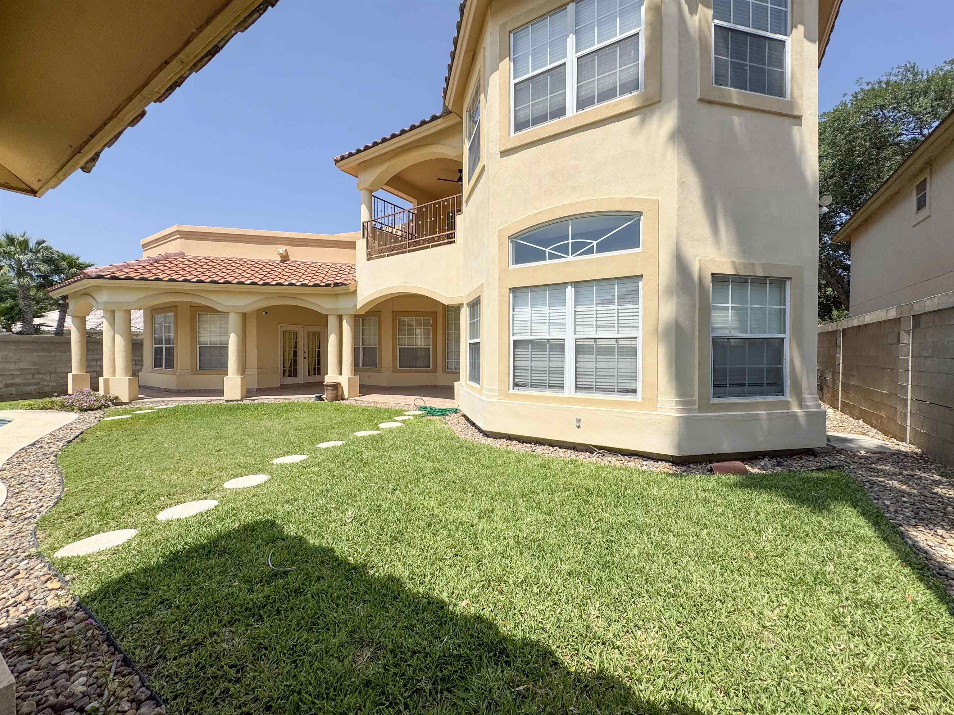Laredo, Texas, 78041, United States, 4 Bedrooms Bedrooms, ,5 BathroomsBathrooms,Residential,For Sale,1787363