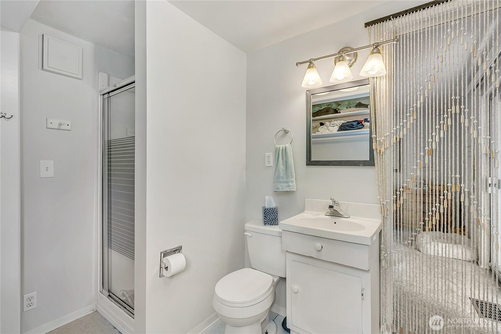 UNIVERSITY PLACE, Washington, 98466, United States, 2 Bedrooms Bedrooms, ,2 BathroomsBathrooms,Residential,For Sale,1969350